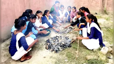 स्कूल की छात्राओं ने दिखाया देसी पाक कला का नमूना, बनाया पौष्टिक लिट्टी और चोखा