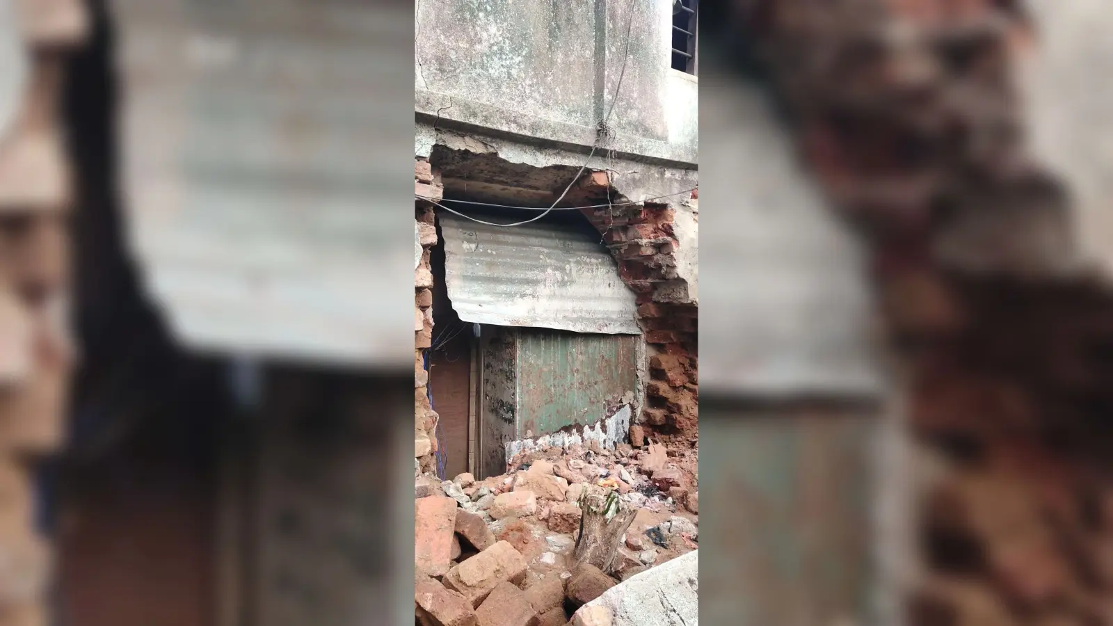 Dhanbad News : केलियासोल में मालिक की सजगता से लुटने से बची ज्वेलरी, फायरिंग कर भागे अपराधी