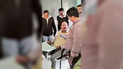 Chaibasa News : बीडीओ ने चक्रधरपुर के एग्री क्लीनिक सेंटर का किया निरीक्षण, गड़बड़ी पर बीटीएम को फटकार लगायी