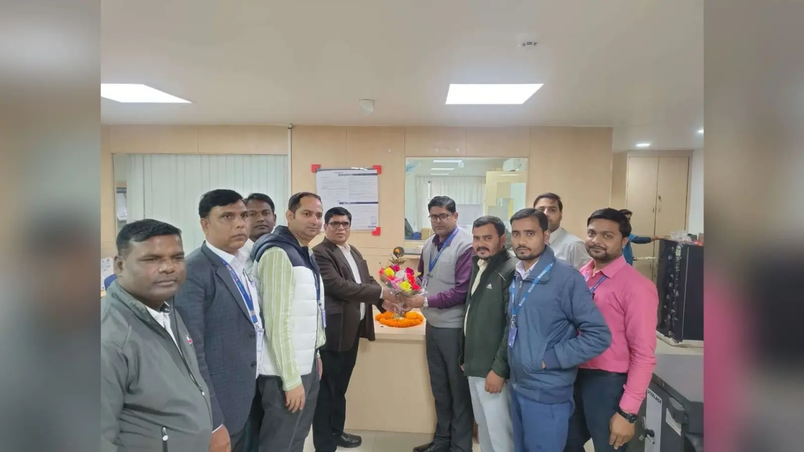 एचडीएफसी के शिविर में 15 लोगों ने किया रक्तदान