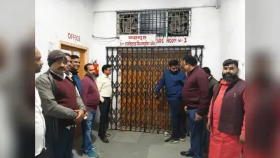 डीसी ने किया इवीएम वेयरहाउस का मासिक निरीक्षण