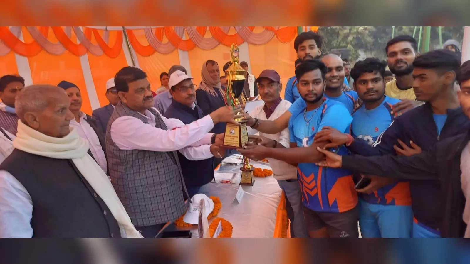 वॉलीबॉल के फाइनल में एसबी कॉलेज आरा ने महाराजा कॉलेज को 3-2 से हराया
