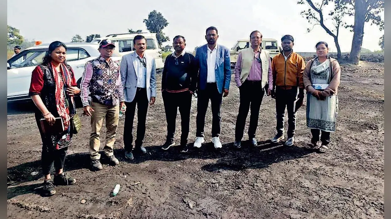 Jharsuguda News: एनजीटी की टीम ने राख से प्रभावित कृषि भूमि की स्थिति का आकलन किया, सौंपेगी रिपोर्ट