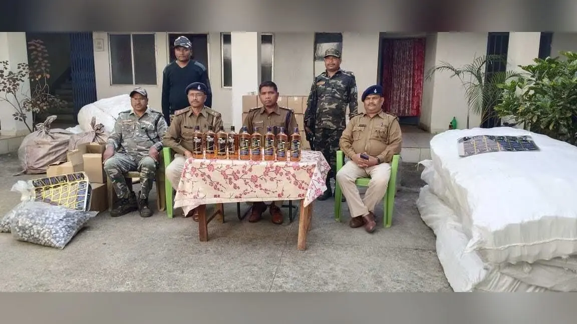 Chaibasa News : कुचाई के लोप्सो जंगल में मिनी शराब फैक्ट्री का हुआ भंडाफोड़