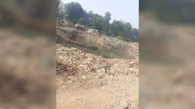 East Singhbhum News : सूर्याबेड़ा जाने वाली सड़क पर पुल निर्माण अधूरा, आक्रोश