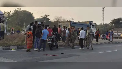 East Singhbhum News : हाइवे पार कर रहे युवक को बाइक सवार ने मारी ठोकर, मौत