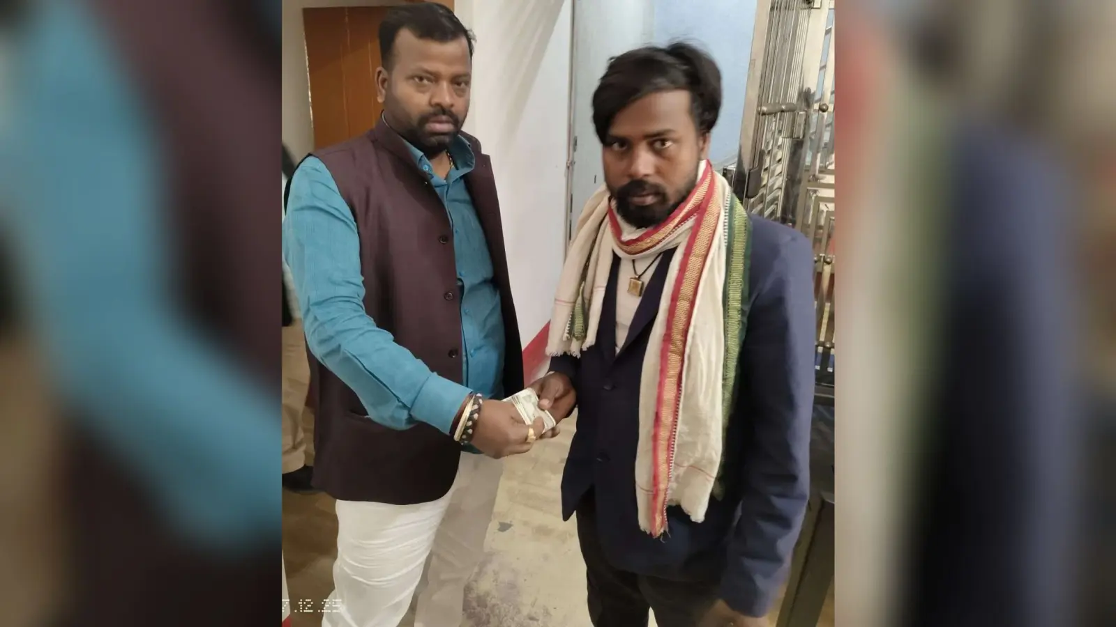 सांसद ने की अग्नि पीड़ित परिवार को आर्थिक मदद