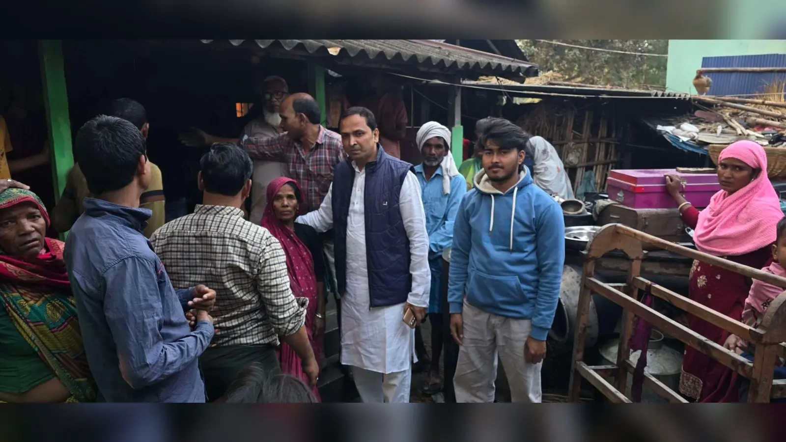 वृद्ध महिला का घर राख, लाखों का नुकसान