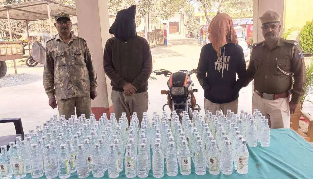 185 बोतल शराब के साथ दो गिरफ्तार, बाइक जब्त