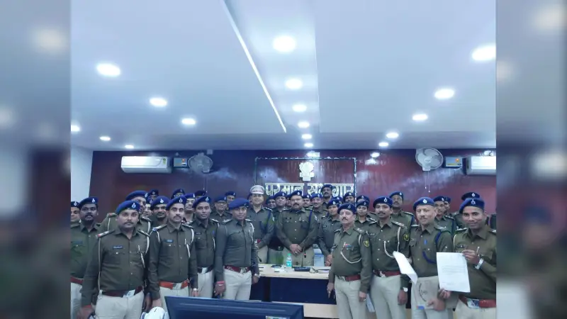 विस चुनाव में उत्कृष्ट कार्य करने वाले पुलिस कर्मी हुए सम्मानित