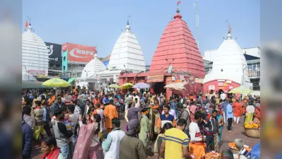 Deoghar News : बाबा मंदिर में उमड़ी श्रद्धालुओं की भीड़, नेताओं का लगा तांता