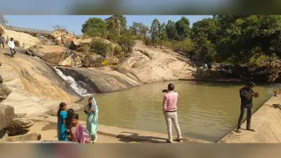 पिकनिक स्पॉट और जलप्रपात में पहुंचने लगे सैलानी