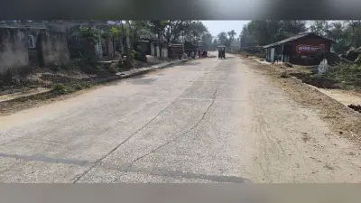 करोड़ों की लागत से बनी सड़क में आयी दरार