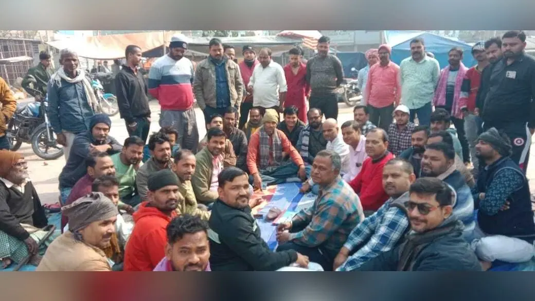 तीन साल का एक साथ होल्डिंग टैक्स वसूली का व्यवसायियों ने किया विरोध