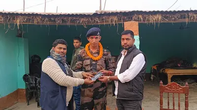 ट्रेनिंग पूरी कर पैतृक गांव लौटे अग्निवीर का परिजन समेत ग्रामीणों ने किया सम्मानित