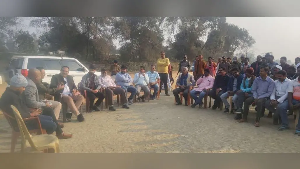 हंसडीहा-महगामा एनएच बायपास सड़क पर अंडरपास पुल निर्माण को लेकर ग्रामीणों का हंगामा