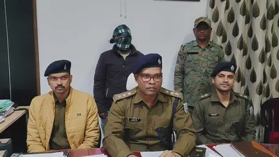 Chaibasa News : रिटायर बैंककर्मी से ठगी मामले में दूसरा साइबर ठग पाकुड़ से गिरफ्तार