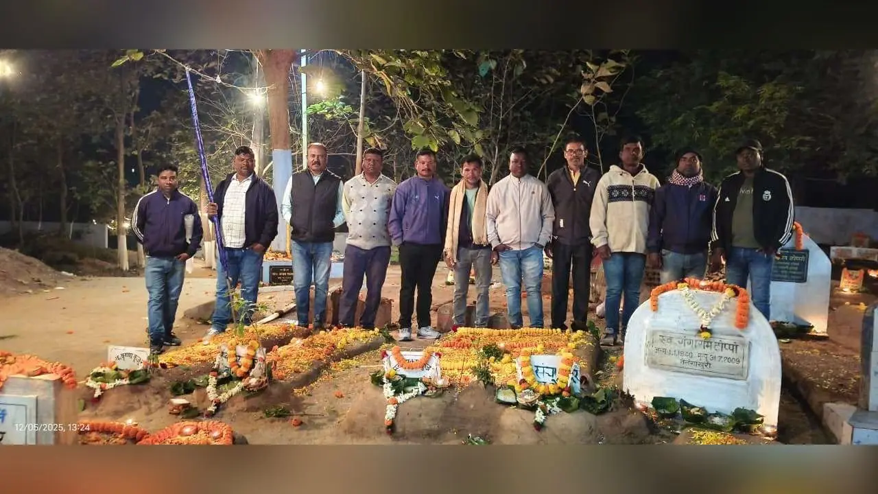 Chaibasa News : मसना स्थल पर पूर्वजों को किया याद
