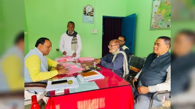 फुलवरिया में 95 लोन और बिजली बिल बकायेदारों को सीओ ने थमाया नोटिस