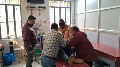 स्कूल बस की चपेट में आने से किशोर घायल, रेफर