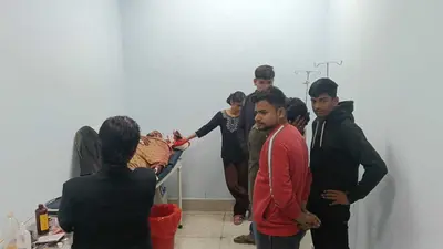 कोचिंग सेंटर के बाहर चाकूबाजी में दो युवक गंभीर रूप से हुए घायल