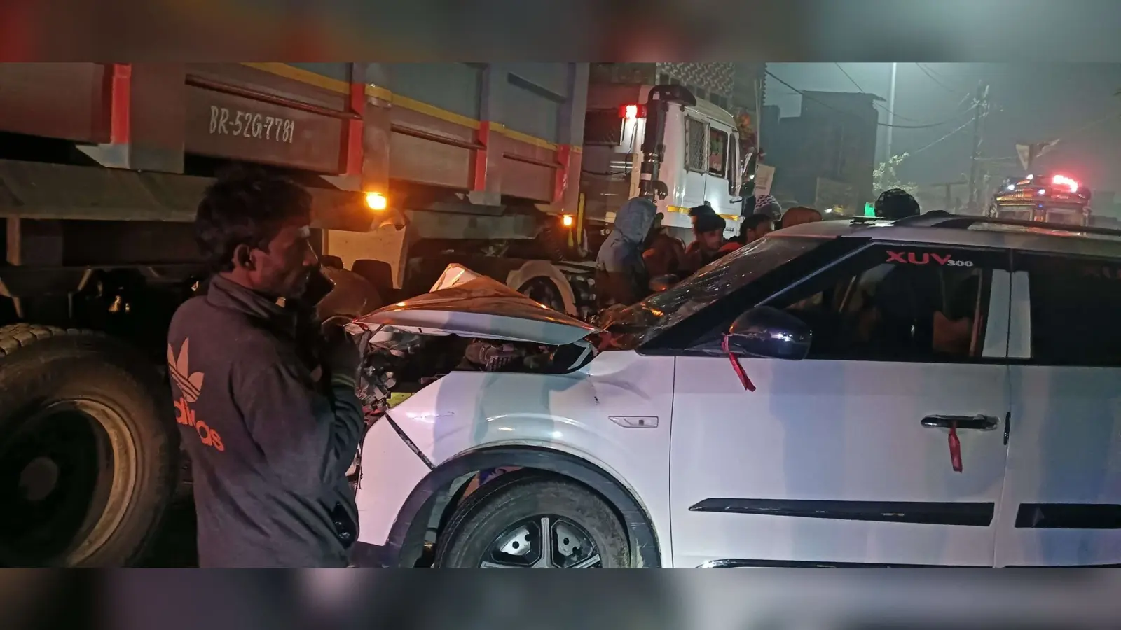 कार व ट्रैक्टर के बीच सीधी टक्कर, कार सवार दो लोग घायल