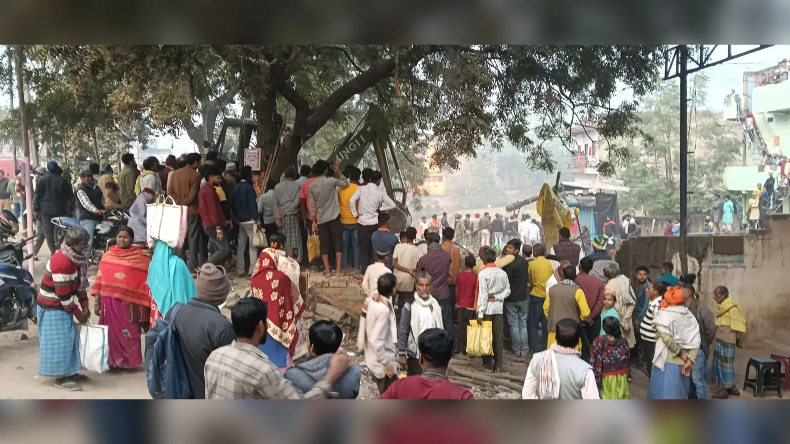 गड़हनी में सरकारी जमीन से हटाया गया अतिक्रमण