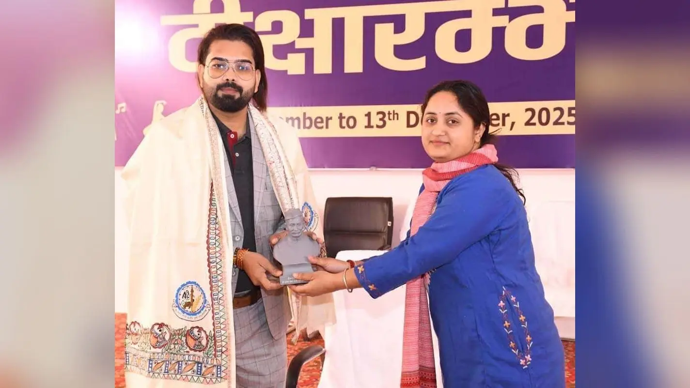 कृषि के छात्रों को डॉ अक्षय शर्मा ने पढ़ाया स्टेज परफॉर्मिंग आर्ट्स का पाठ