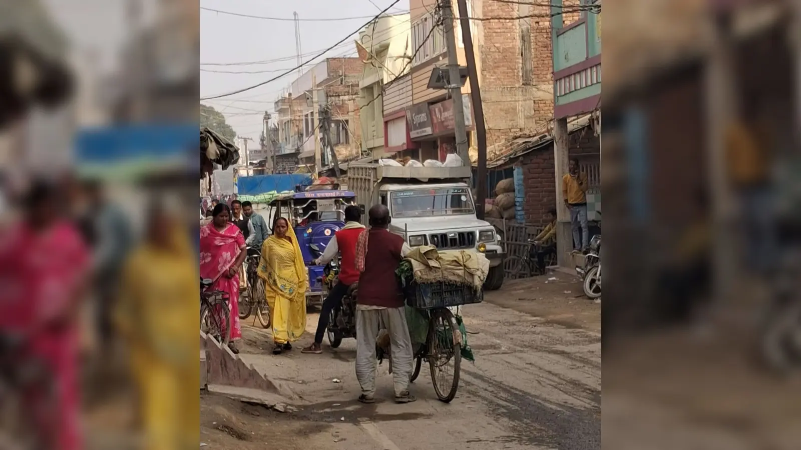 Samastipur News:बिथान बाजार में अतिक्रमणकारी निगल गये 10 फुट सड़क