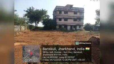 पीएचसी परिसर में खोदे गये गड्ढे संवेदक ने किया बंद