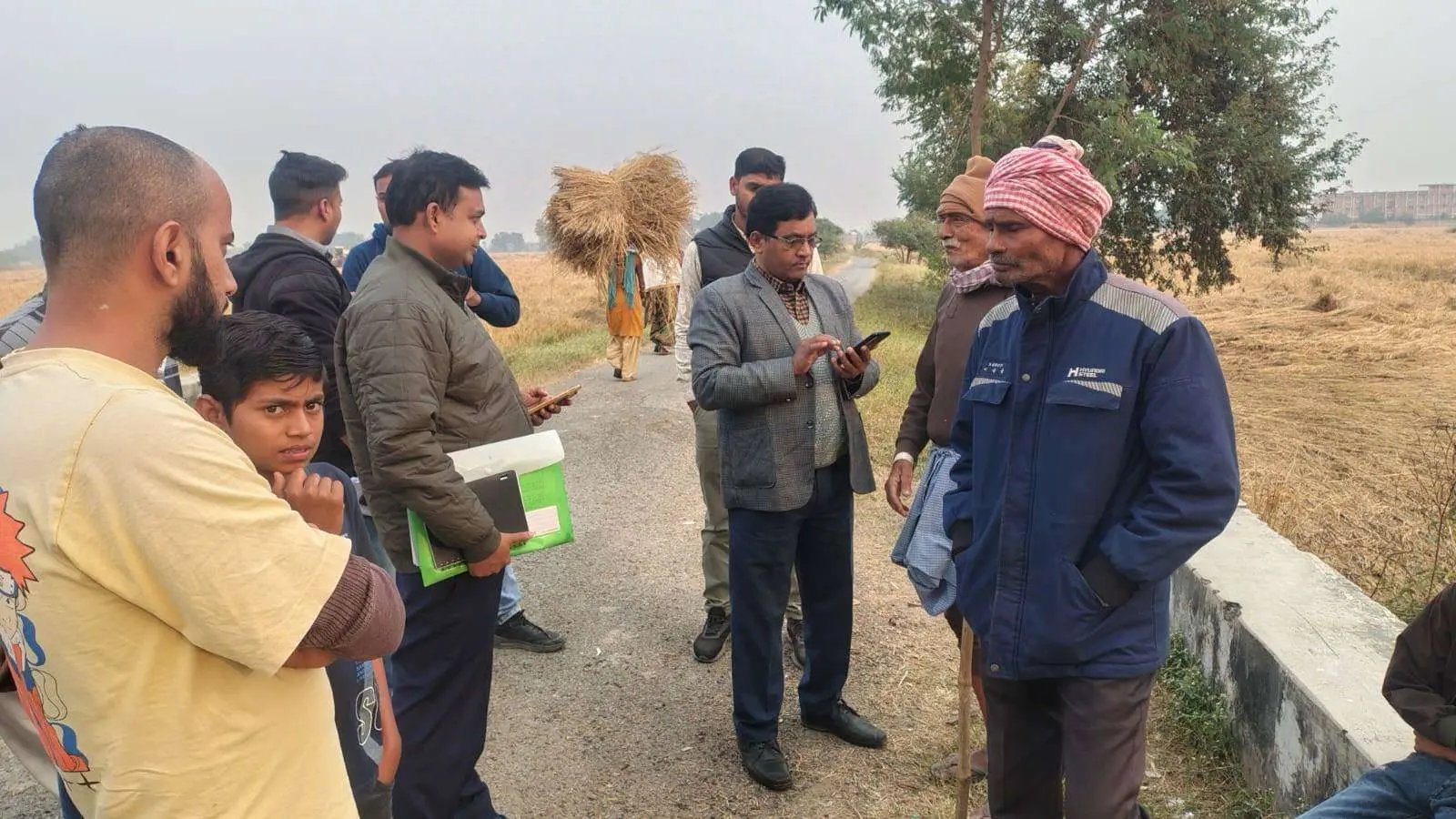 मुख्य अभियंता के नेतृत्व में सिंचाई विभाग की टीम ने प्रस्तावित जलवाहा का लिया जायेगा