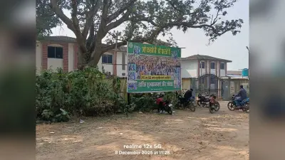करौं प्रखंड सह अंचल कार्यालय झाड़ जंगल से घिरा