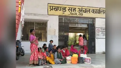 पेयजल की समस्या को लेकर सिल्ली के ग्रामीणों ने दिया धरना
