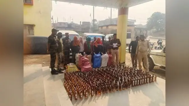 गोड्डा में नकली शराब का बड़ा कारोबार, दो वाहनों से 500 बोतल बरामद