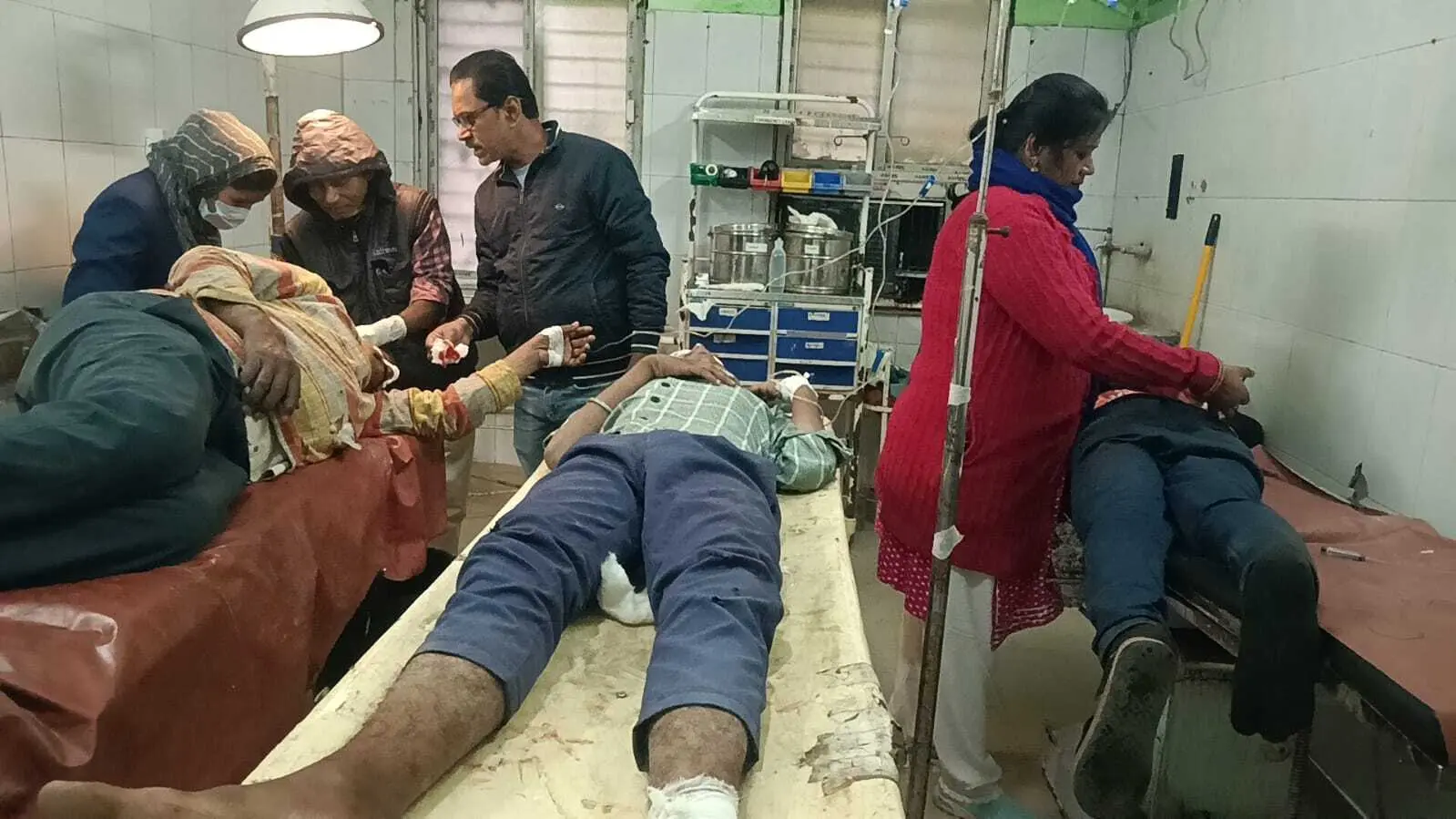 hajipur news. बाइक ने ऑटो में मारी टक्कर, चालक समेत पांच घायल