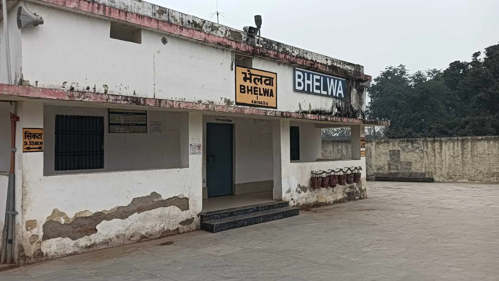 Motihari: रक्सौल से नरकटियागंज रूट बेहाल, ट्रेनों की कमी होने से यात्री परेशान