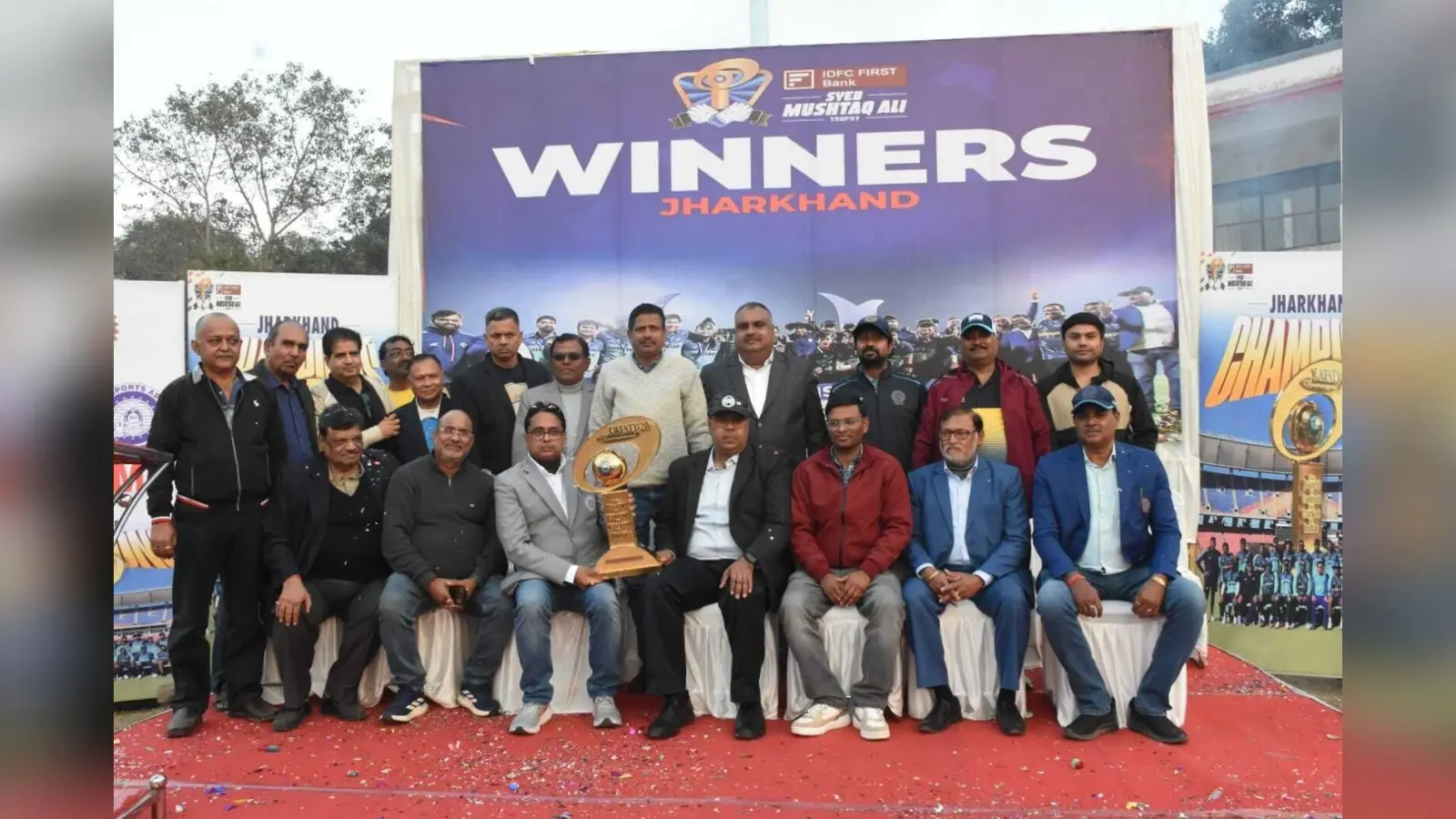 – मुश्ताक अली ट्रॉफी के साथ मना जश्न, विजेता खिलाड़ियों को दी बधाई