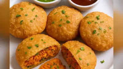 Gajar Kachori Recipe: ठंड के मौसम की खास रेसिपी, जानिए क्रिस्पी और फ्लेवरफुल गाजर कचौरी कैसे बनाएं