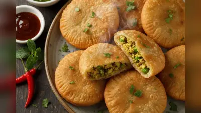 Gobhi-Matar Kachori Recipe: नाश्ते में बनाएं गोभी मटर की कचौरी, स्वाद और खुशबू दोनों में लाजवाब