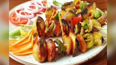 Grilled Idli Recipe: इडली को दें नया ट्विस्ट – घर पर बनाएं क्रिस्पी ग्रिल्ड इडली स्नैक