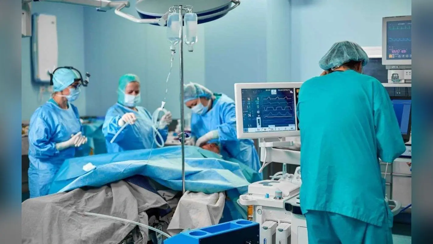Hospital Operating Room Colors: आखिर क्यों हरे-नीले रंग के कपड़े पहनते हैं डॉक्टर्स? जानें सबकुछ