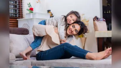 Six Pocket Syndrome: ज्यादा प्यार से सिक्स पॉकेट सिंड्रोम का शिकार होते बच्चे, जानिए क्या है यह बीमारी