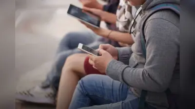 इजराइल ने स्कूलों में मोबाइल किया बैन, डेनमार्क से ऑस्ट्रेलिया तक लगे कड़े नियम, जानें किस देश में क्या नियम