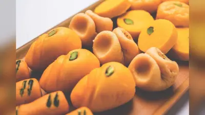 Orange Sandesh Recipe: अब बाजार जाने की नहीं होगी जरूरत, घर पर ही आसान तरीके से बनाएं टेस्टी ऑरेंज संदेश