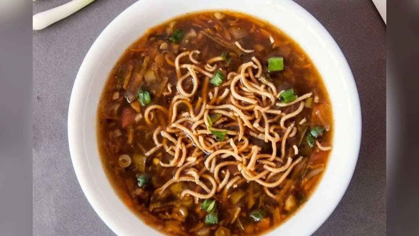 Manchow Soup Recipe: घर पर बनाएं रेस्टोरेंट जैसा स्पाइसी और फ्लेवरफुल मंचाउ सूप, मिनटों में तैयार