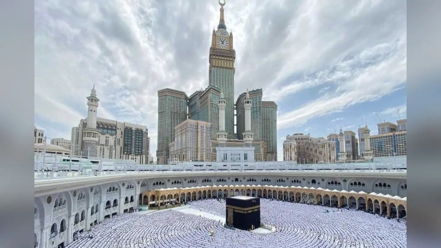 Meccas Kaaba From Space: अंतरिक्ष से कैद हुई काबा की तस्वीर, चमकते तारों सा दिखा मक्का का मस्जिद अल-हरम