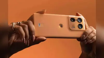 15000 रुपये सस्ता हो गया Motorola का तीन कैमरों वाला फ्लैगशिप फोन, जानें कहां मिल रही बेस्ट डील
