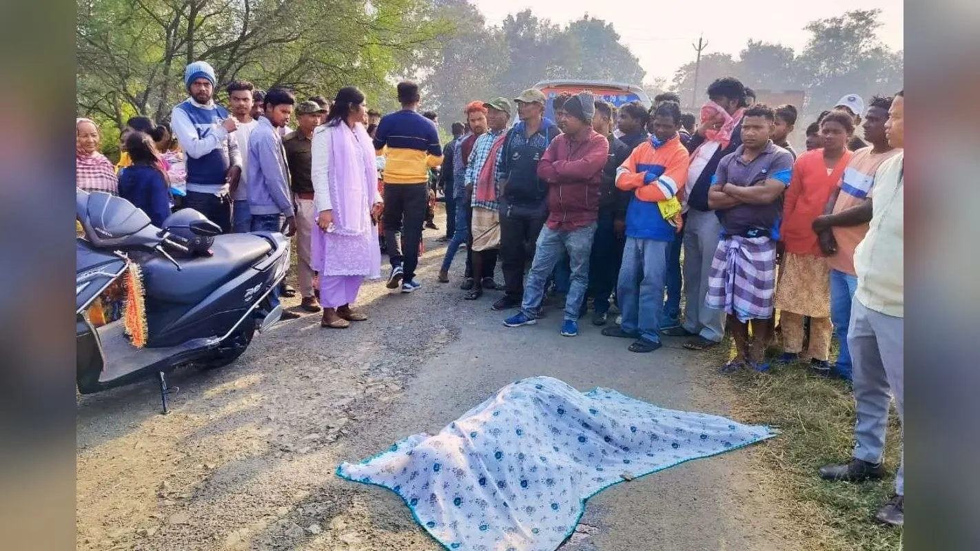 पोटका में ड्यूटी जा रही महिला चौकीदार की गला रेतकर हत्या करने के बाद हमलावर ने लगायी फांसी