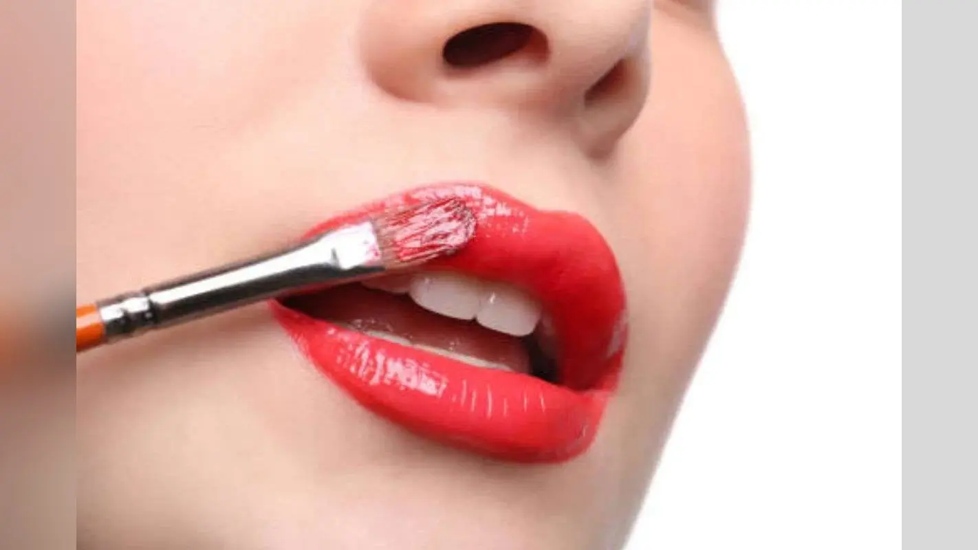 New Year Lipstick Shades: इन लिपस्टिक शेड्स से न्यू ईयर पार्टी में घूर-घूर कर देखेंगे लोग