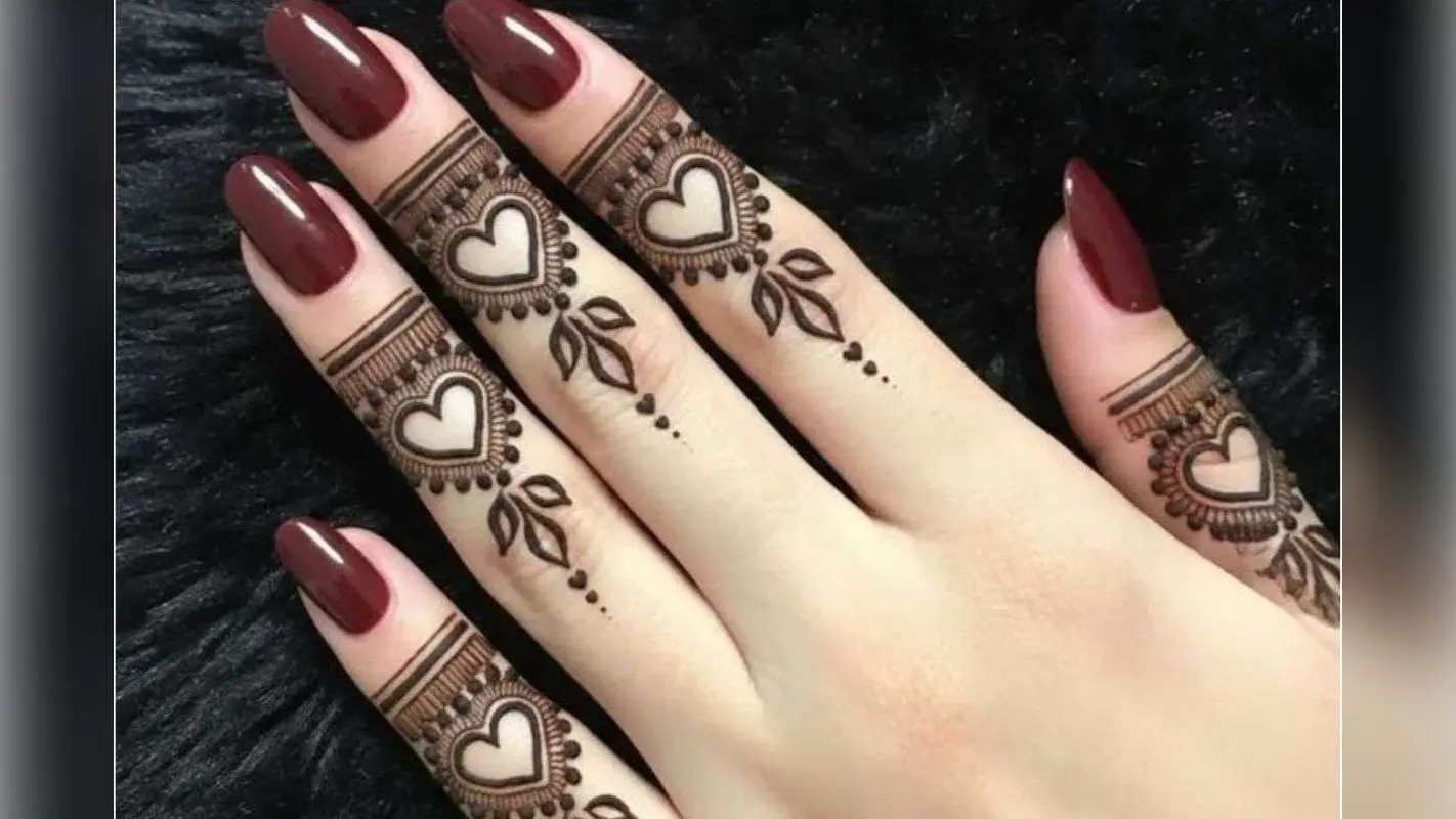 New Year Special Mehndi Design 2026: पार्टी लुक के लिए 5 मिनट में बनाएं ये 5 ट्रेंडी और ग्लॉसी मेहंदी डिजाइन